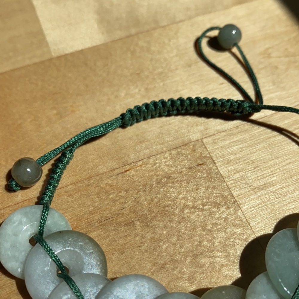 Jade string bracelet - Picture 3 of 4
